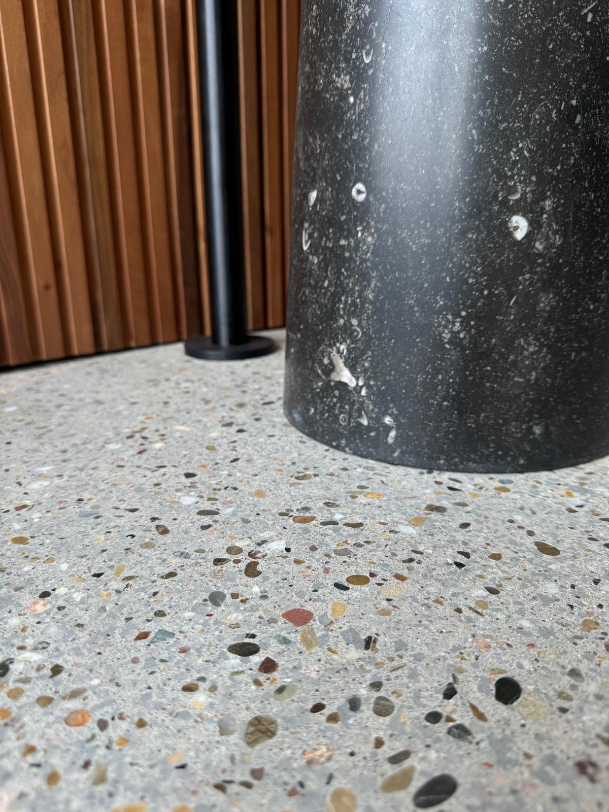 Nahe Ansicht einer ruhigen geschliffenen Terrazzo-Oberfläche